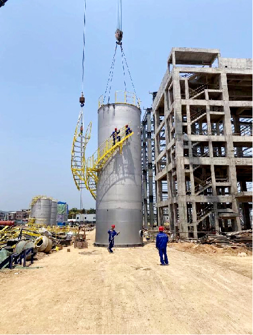 160立方儲罐現(xiàn)場吊裝協(xié)助